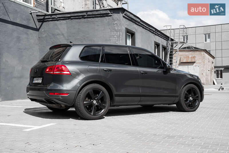 Позашляховик / Кросовер Volkswagen Touareg 2013 в Києві