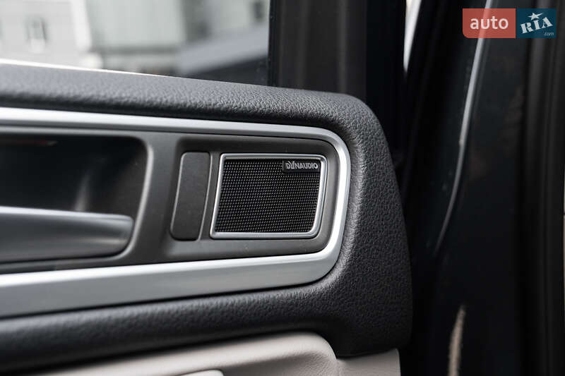 Позашляховик / Кросовер Volkswagen Touareg 2013 в Києві