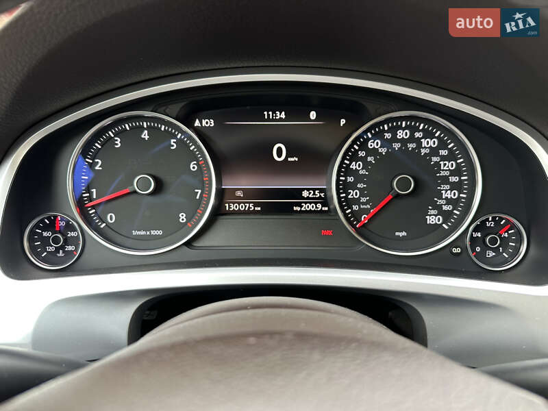 Внедорожник / Кроссовер Volkswagen Touareg 2015 в Полтаве