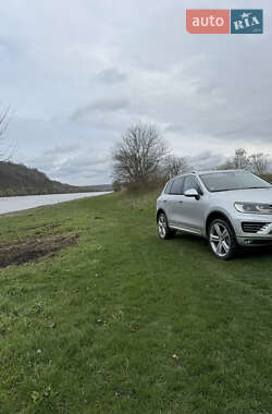 Внедорожник / Кроссовер Volkswagen Touareg 2017 в 