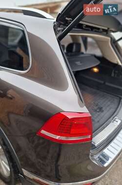Внедорожник / Кроссовер Volkswagen Touareg 2016 в 