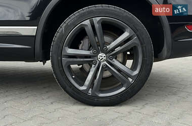 Внедорожник / Кроссовер Volkswagen Touareg 2013 в 