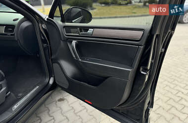 Внедорожник / Кроссовер Volkswagen Touareg 2013 в 