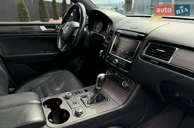 Внедорожник / Кроссовер Volkswagen Touareg 2013 в 