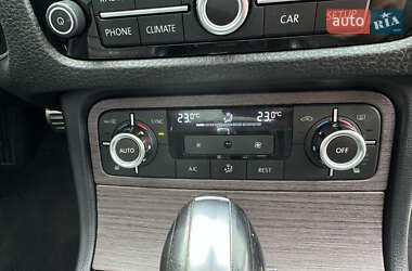 Внедорожник / Кроссовер Volkswagen Touareg 2013 в 