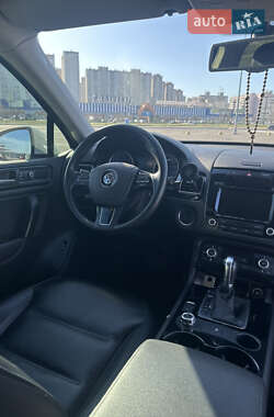 Внедорожник / Кроссовер Volkswagen Touareg 2014 в 