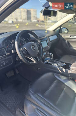 Внедорожник / Кроссовер Volkswagen Touareg 2014 в 