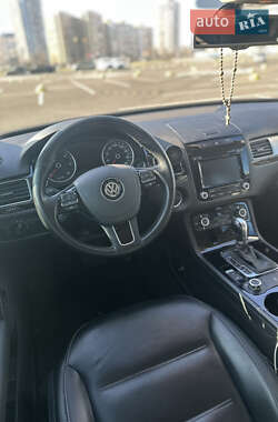 Внедорожник / Кроссовер Volkswagen Touareg 2014 в 