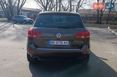 Внедорожник / Кроссовер Volkswagen Touareg 2010 в 