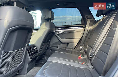 Внедорожник / Кроссовер Volkswagen Touareg 2019 в 