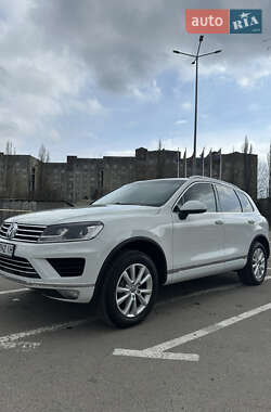 Внедорожник / Кроссовер Volkswagen Touareg 2013 в 