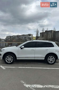 Внедорожник / Кроссовер Volkswagen Touareg 2013 в 