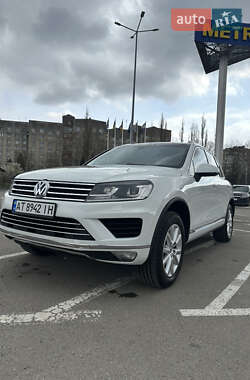 Внедорожник / Кроссовер Volkswagen Touareg 2013 в 
