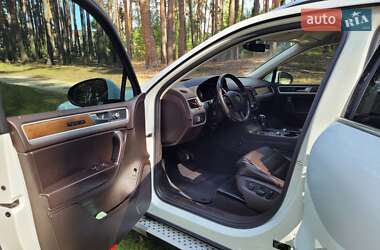 Внедорожник / Кроссовер Volkswagen Touareg 2017 в 