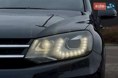 Позашляховик / Кросовер Volkswagen Touareg 2012 в 