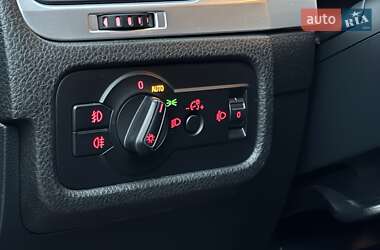 Позашляховик / Кросовер Volkswagen Touareg 2012 в 