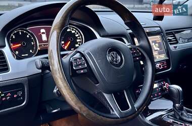 Позашляховик / Кросовер Volkswagen Touareg 2012 в 