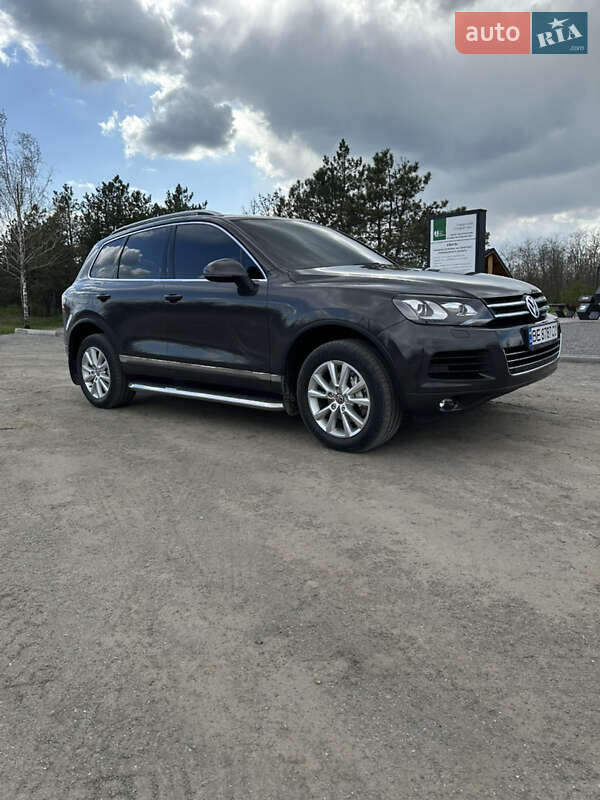 Внедорожник / Кроссовер Volkswagen Touareg 2012 в Николаеве
