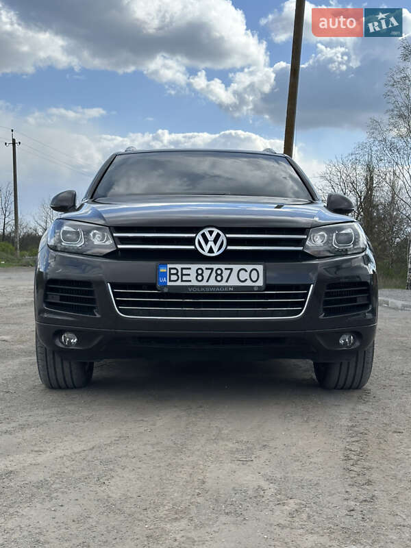 Внедорожник / Кроссовер Volkswagen Touareg 2012 в Николаеве