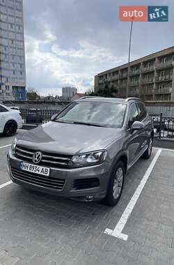 Позашляховик / Кросовер Volkswagen Touareg 2011 в 