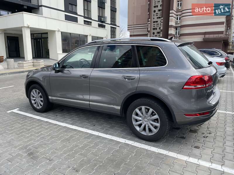 Внедорожник / Кроссовер Volkswagen Touareg 2011 в Одессе