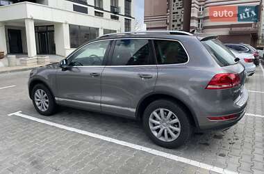 Позашляховик / Кросовер Volkswagen Touareg 2011 в 