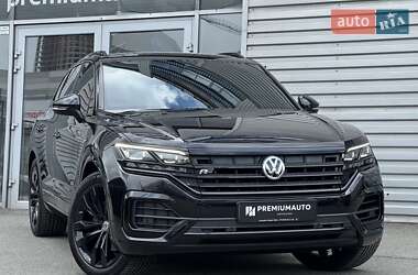Внедорожник / Кроссовер Volkswagen Touareg 2018 в 