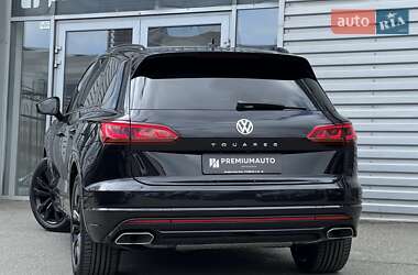 Внедорожник / Кроссовер Volkswagen Touareg 2018 в 