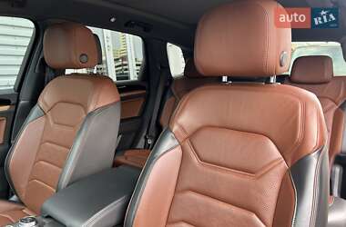 Внедорожник / Кроссовер Volkswagen Touareg 2018 в 