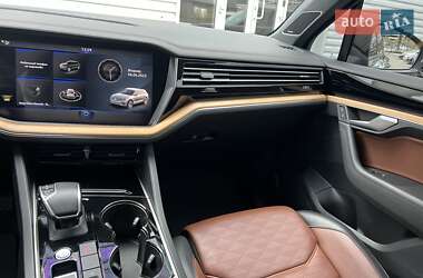 Внедорожник / Кроссовер Volkswagen Touareg 2018 в 