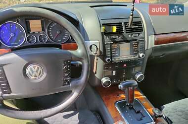 Позашляховик / Кросовер Volkswagen Touareg 2004 в 