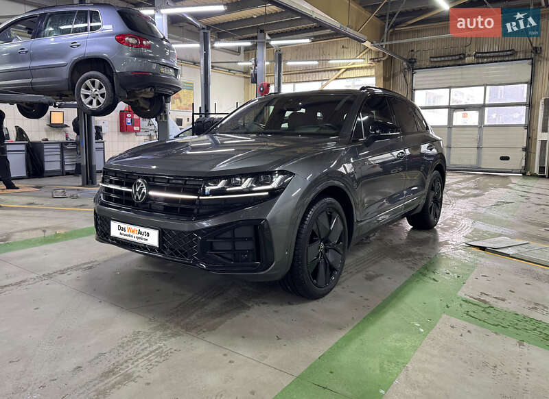 Внедорожник / Кроссовер Volkswagen Touareg 2023 в 