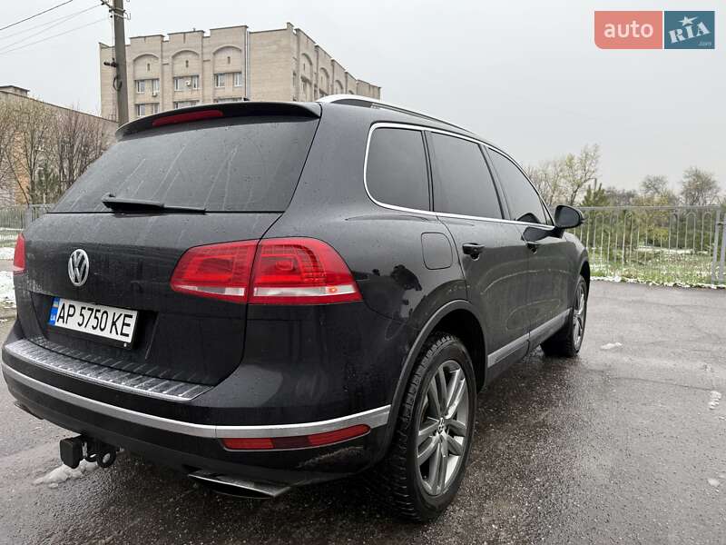 Позашляховик / Кросовер Volkswagen Touareg 2014 в Запоріжжі