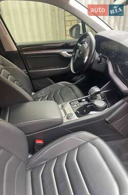 Внедорожник / Кроссовер Volkswagen Touareg 2018 в 