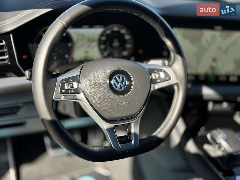 Позашляховик / Кросовер Volkswagen Touareg 2019 в Умані