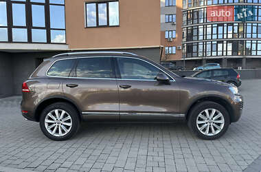 Позашляховик / Кросовер Volkswagen Touareg 2011 в 