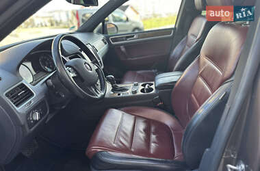 Позашляховик / Кросовер Volkswagen Touareg 2011 в 