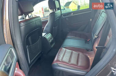 Позашляховик / Кросовер Volkswagen Touareg 2011 в 