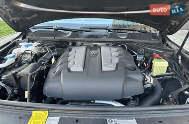 Позашляховик / Кросовер Volkswagen Touareg 2011 в 