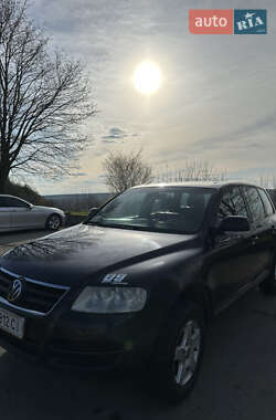 Внедорожник / Кроссовер Volkswagen Touareg 2004 в 