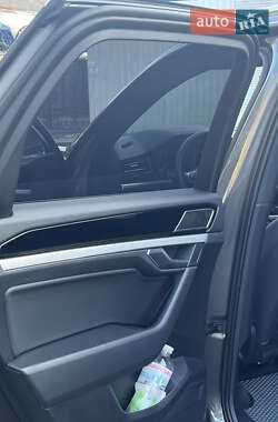 Внедорожник / Кроссовер Volkswagen Touareg 2019 в 