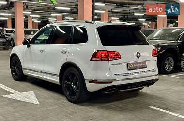 Позашляховик / Кросовер Volkswagen Touareg 2017 в 