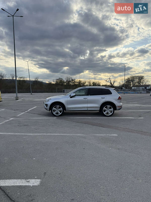 Внедорожник / Кроссовер Volkswagen Touareg 2017 в 