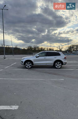 Внедорожник / Кроссовер Volkswagen Touareg 2017 в 