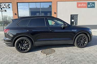 Внедорожник / Кроссовер Volkswagen Touareg 2019 в 