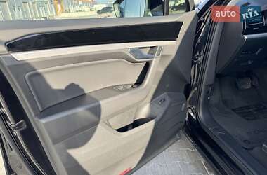 Внедорожник / Кроссовер Volkswagen Touareg 2019 в 