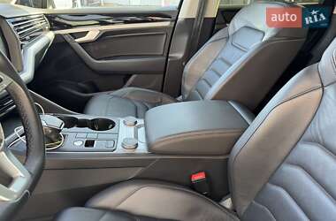 Внедорожник / Кроссовер Volkswagen Touareg 2019 в 