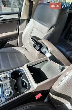 Внедорожник / Кроссовер Volkswagen Touareg 2012 в 