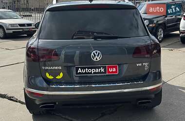 Внедорожник / Кроссовер Volkswagen Touareg 2015 в 