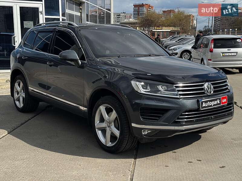 Внедорожник / Кроссовер Volkswagen Touareg 2015 в Харькове